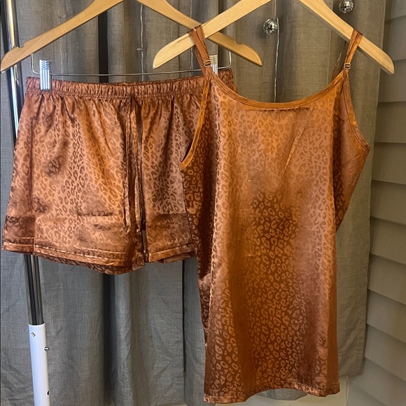 Leopard Print Satin Pajama Set - Picture 14 of 16